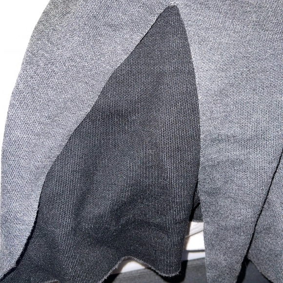 size L Leo and Nicole cardigan with a slit down each side. - Picture 4 of 4